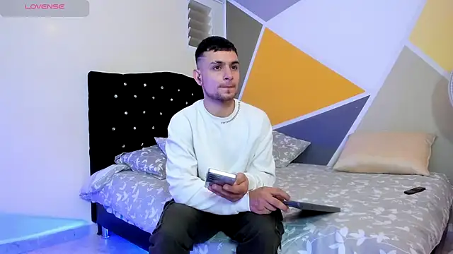 Snapshot of Aron-santoro chatting on 20, 9, 2025 Aron-santoro online show from 20, 9, 2025