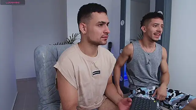 Snapshot of Aron-santoro chatting on 29, 10, 2025 Aron-santoro online show from 29, 10, 2025