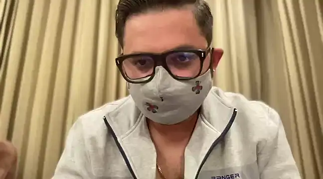 Snapshot of slavekinky001 chatting on 20, 12, 2024 slavekinky001 online show from 20, 12, 2024