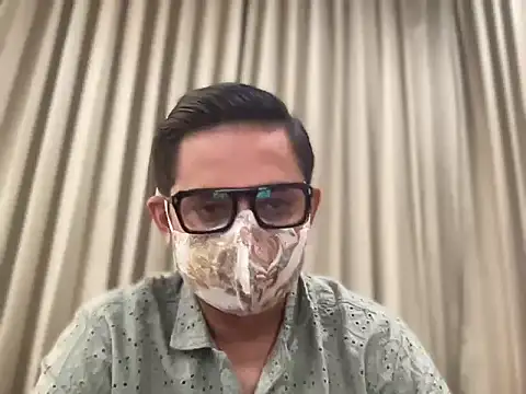 Snapshot of slavekinky001 chatting on 10, 4, 2026 slavekinky001 online show from 10, 4, 2026