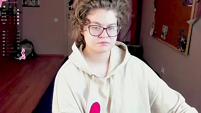 Snapshot of Sashy_Way chatting on 5, 1, 2025 Sashy Way online show from 5, 1, 2025