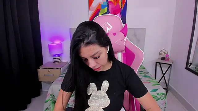 Snapshot of KristalFoxx chatting on 12, 10, 2025 KristalFoxx online show from 12, 10, 2025