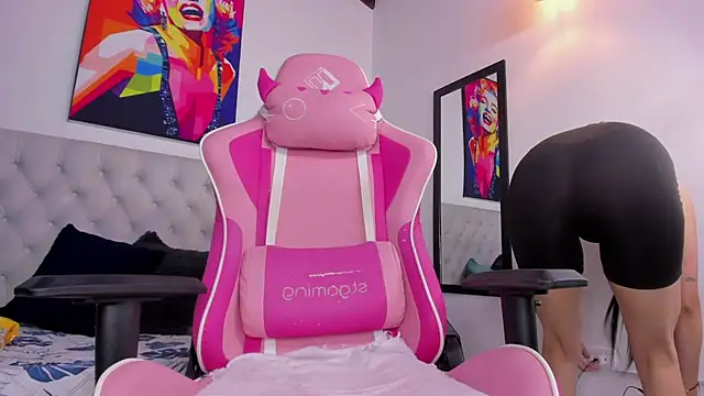 Snapshot of KristalFoxx chatting on 25, 11, 2025 KristalFoxx online show from 25, 11, 2025