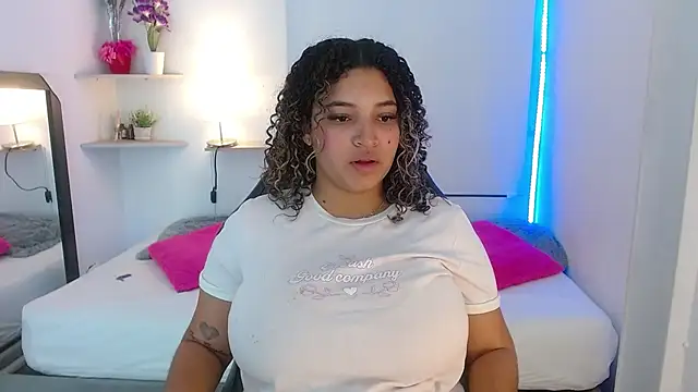 Snapshot of Julia_Boobs chatting on 20, 10, 2025 Julia Boobs online show from 20, 10, 2025