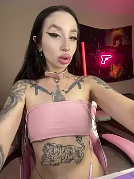 Snapshot of Molly__Moon chatting on 17, 6, 2026 Molly Moon online show from 17, 6, 2026