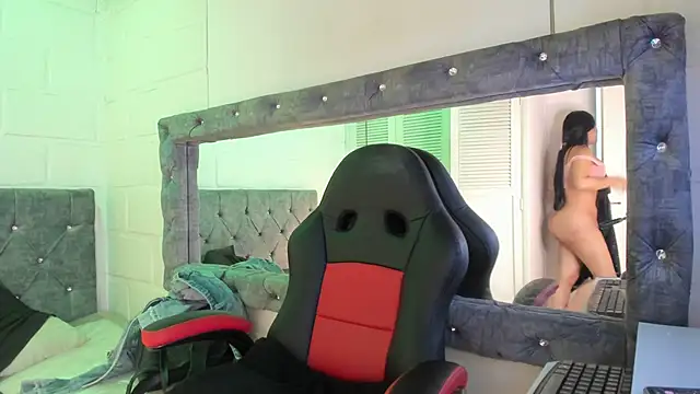 sarajhonson dl online show from 25, 2, 2025