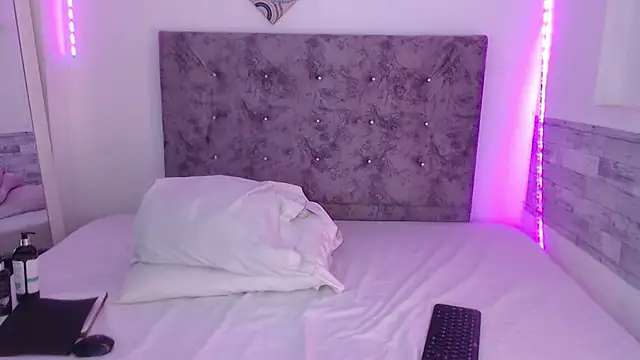 Cuckold lover69 online show from 4, 3, 2026