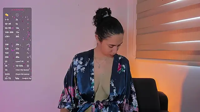 thaliacollins online show from 2, 1, 2025