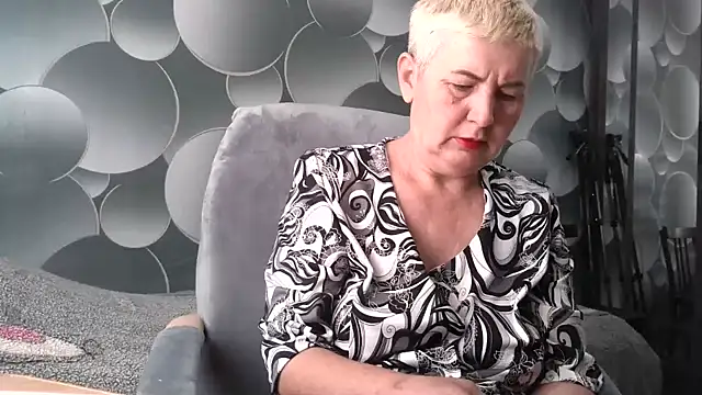 Snapshot of NicoleOlla chatting on 8, 10, 2025 NicoleOlla online show from 8, 10, 2025