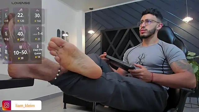 Snapshot of Liam_Kleiin chatting on 24, 10, 2025 Liam Kleiin online show from 24, 10, 2025