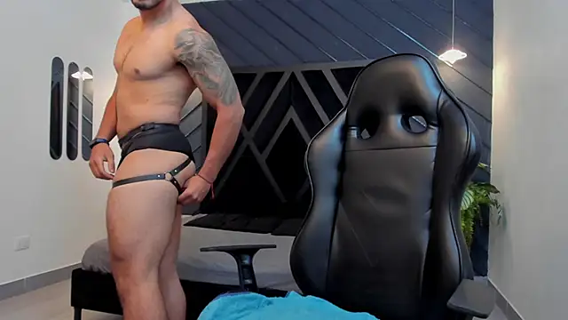 Snapshot of Liam_Kleiin chatting on 25, 10, 2025 Liam Kleiin online show from 25, 10, 2025