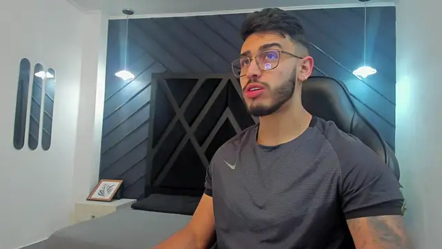 Snapshot of Liam_Kleiin chatting on 11, 11, 2025 Liam Kleiin online show from 11, 11, 2025