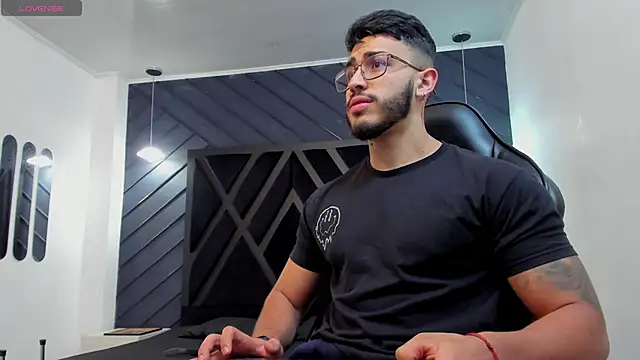 Snapshot of Liam_Kleiin chatting on 20, 11, 2025 Liam Kleiin online show from 20, 11, 2025