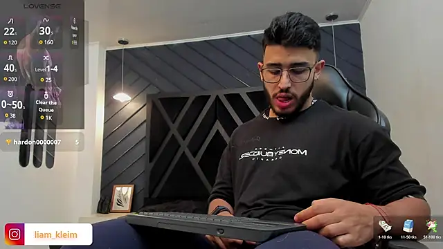 Snapshot of Liam_Kleiin chatting on 22, 11, 2025 Liam Kleiin online show from 22, 11, 2025