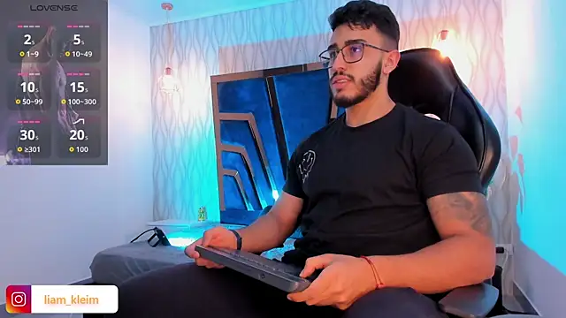 Snapshot of Liam_Kleiin chatting on 24, 11, 2025 Liam Kleiin online show from 24, 11, 2025