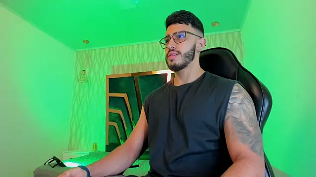 Snapshot of Liam_Kleiin chatting on 26, 11, 2025 Liam Kleiin online show from 26, 11, 2025