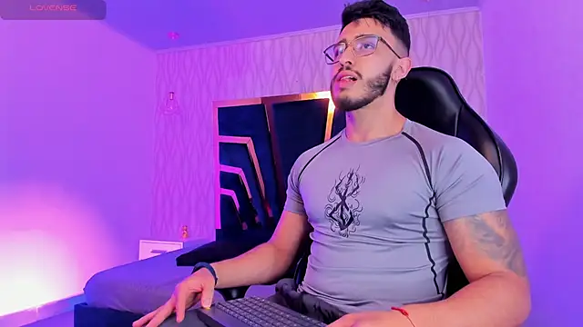 Snapshot of Liam_Kleiin chatting on 29, 11, 2025 Liam Kleiin online show from 29, 11, 2025