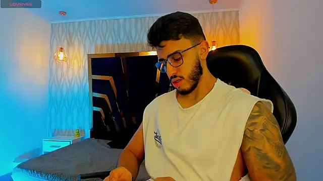 Snapshot of Liam_Kleiin chatting on 15, 12, 2025 Liam Kleiin online show from 15, 12, 2025