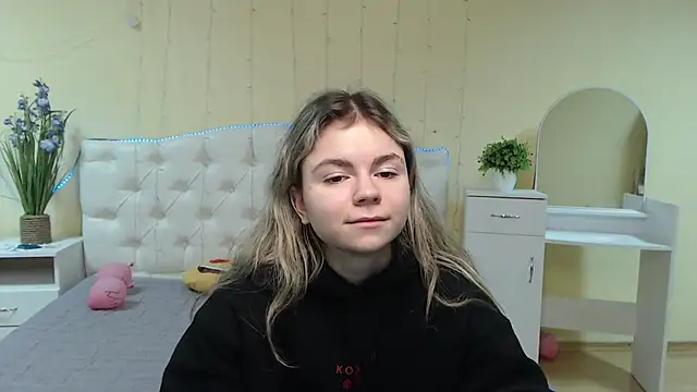 TinaRedly online show from 28, 1, 2025