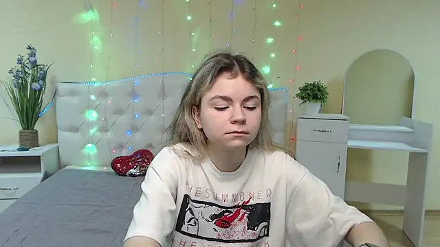 TinaRedly online show from 2, 2, 2025