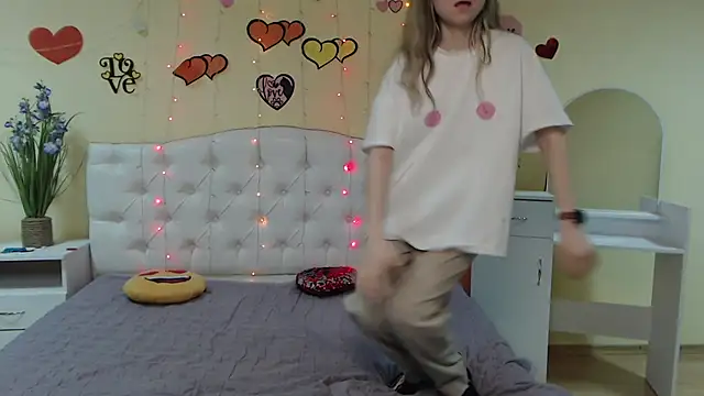 TinaRedly online show from 9, 3, 2025