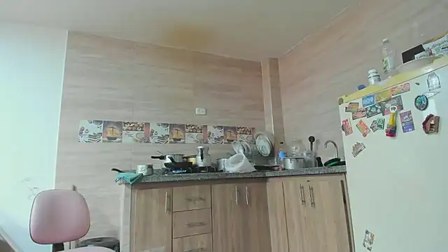 hotandfierylatinos2023 online show from 26, 2, 2025