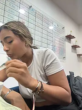 Snapshot of megan_collins96 chatting on 6, 7, 2026 megan collins96 online show from 6, 7, 2026