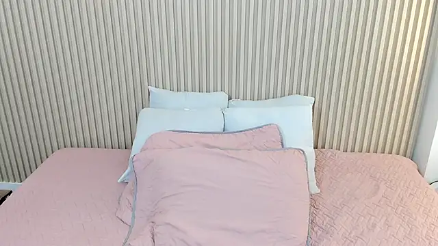 charlottebrowns  online show from 6, 4, 2026