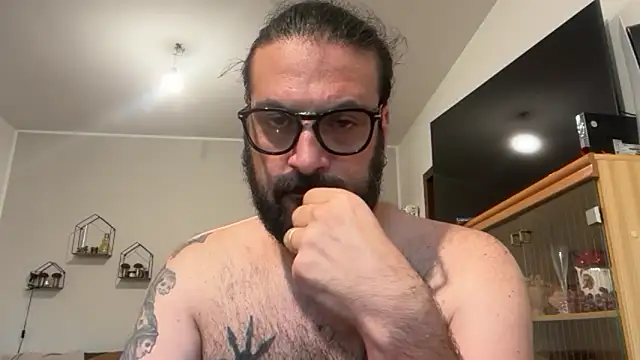Snapshot of beardo85 chatting on 15, 6, 2026 beardo85 online show from 15, 6, 2026