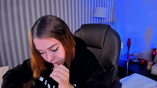 ArianaBaker online show from 28, 1, 2025