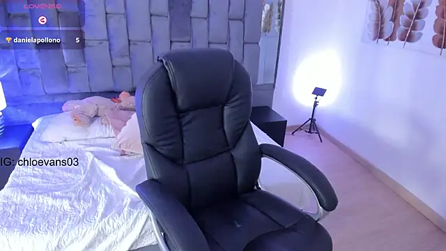 Chloe evans   online show from 26, 2, 2025