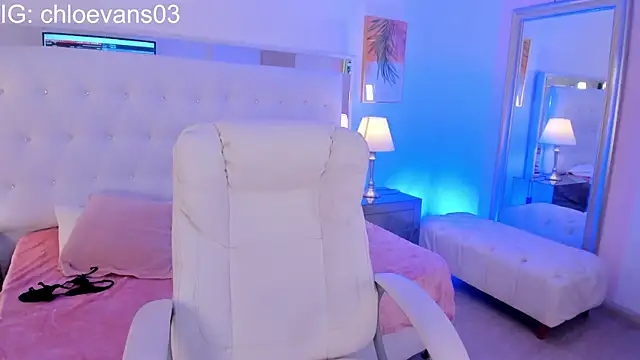 Chloe evans   online show from 19, 11, 2025