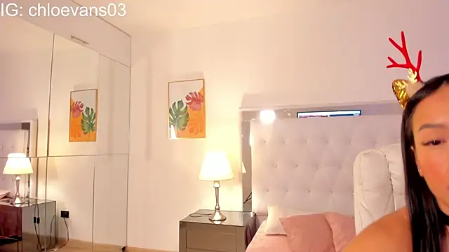 Chloe evans   online show from 18, 12, 2025