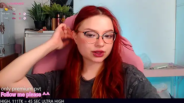 Snapshot of me__hanna chatting on 10, 11, 2025 me hanna online show from 10, 11, 2025