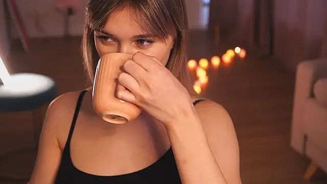 Snapshot of hereandnows_ chatting on 14, 12, 2024 hereandnows  online show from 14, 12, 2024