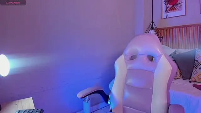 Ginger Winn online show from 3, 10, 2025