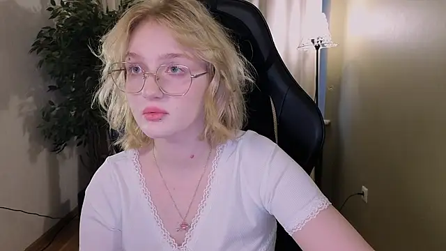 ELLIEJAY online show from 6, 3, 2026