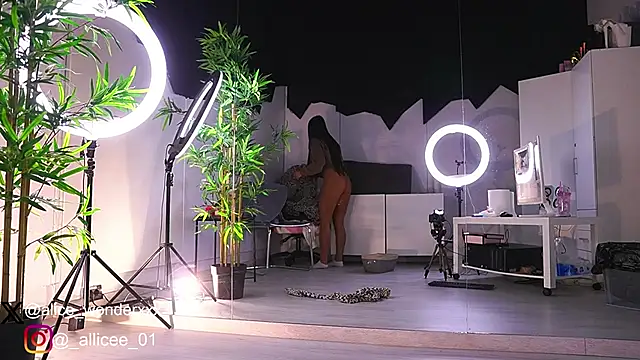 VanessaSimon online show from 13, 2, 2025