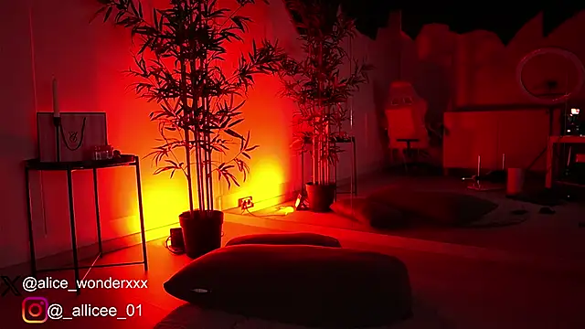 VanessaSimon online show from 18, 3, 2025