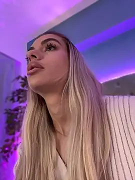 Snapshot of HaileyMadow chatting on 23, 11, 2025 HaileyMadow online show from 23, 11, 2025