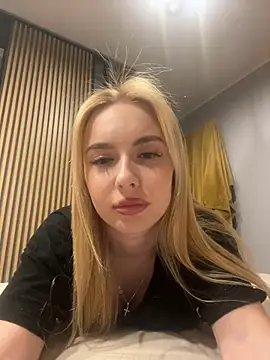 Snapshot of Nicole_blonde0 chatting on 6, 2, 2025 Nicole blonde0 online show from 6, 2, 2025