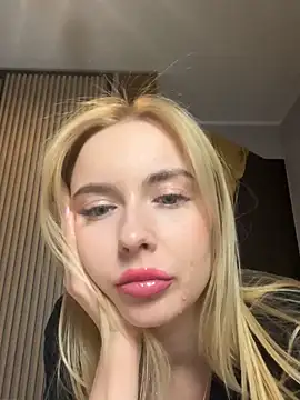 Snapshot of Nicole_blonde0 chatting on 7, 2, 2025 Nicole blonde0 online show from 7, 2, 2025