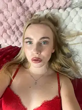 Snapshot of Nicole_blonde0 chatting on 8, 2, 2025 Nicole blonde0 online show from 8, 2, 2025