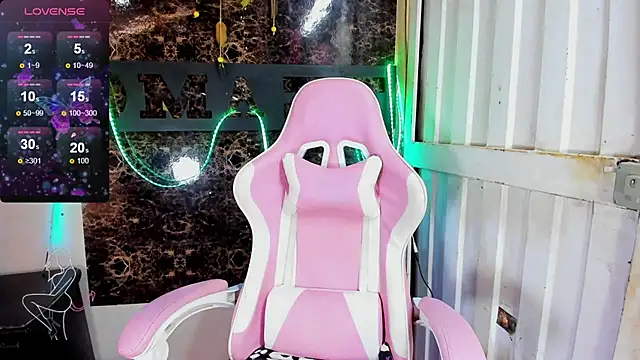 blonde girl01 online show from 7, 1, 2025