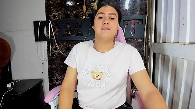 blonde girl01 online show from 9, 1, 2025