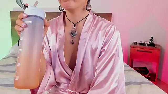 YenniferCurly online show from 30, 1, 2025