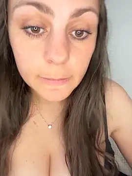 Snapshot of Loella-Rose chatting on 24, 5, 2026 Loella-Rose online show from 24, 5, 2026