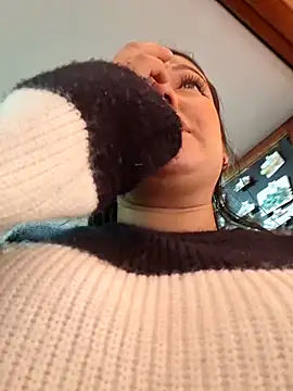 Snapshot of Sophie-hatter chatting on 5, 6, 2026 Sophie-hatter online show from 5, 6, 2026