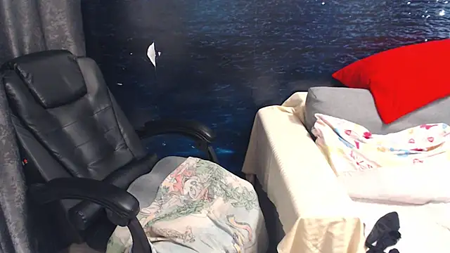 LadyAverrySquirt11 online show from 13, 2, 2025