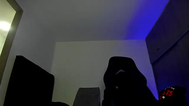 Snapshot of male_pussy chatting on 6, 11, 2025 male pussy online show from 6, 11, 2025